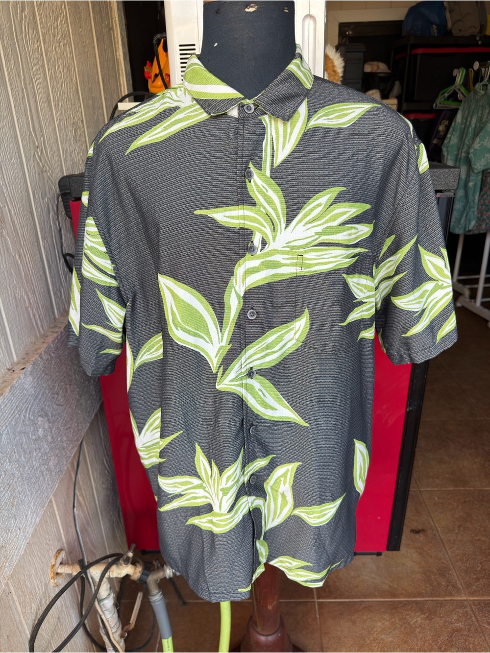 PreOwned Kahala Hawaiian Print Gray/Green Full Button Men's XL